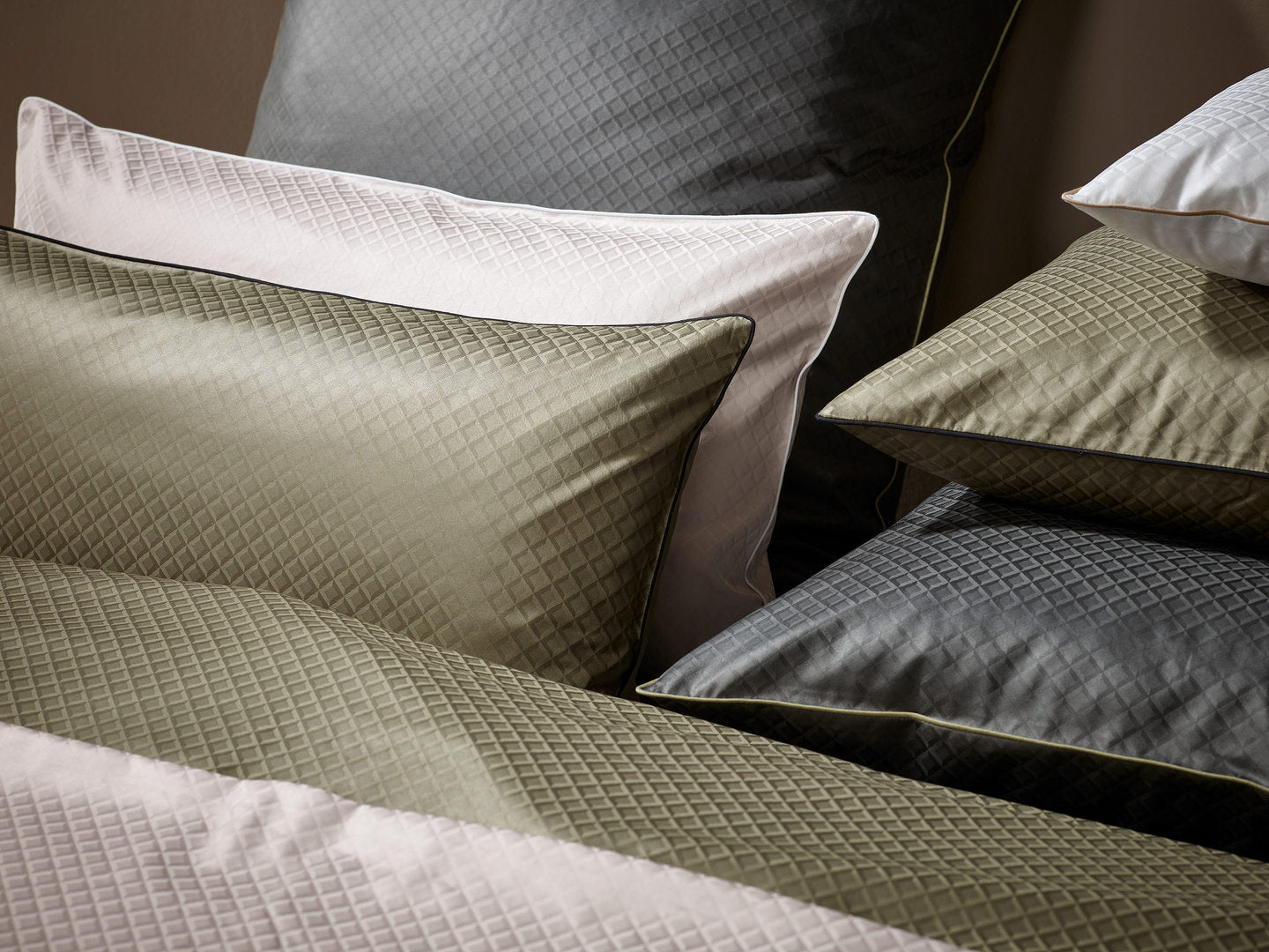 Անկողնային սպիտակեղենի հավաքածու մակո-բրոկատ-դամասկ