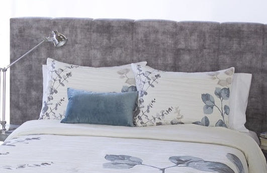 Decorative cushion jacquard